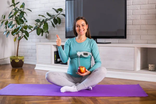 Woman Holding Apple Scale Showing She Eating Healthy Exercising While — Stock Photo, Image