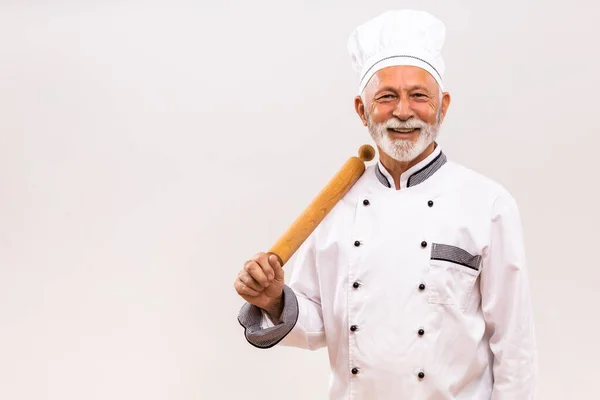 Porträt Des Chefkochs Mit Nudelholz Auf Grauem Hintergrund — Stockfoto