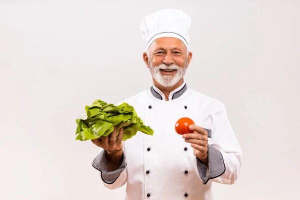 高级厨师灰色背景蔬菜的肖像 — 图库照片