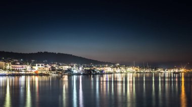 Argostoli 'nin güzel uzun gece manzarası