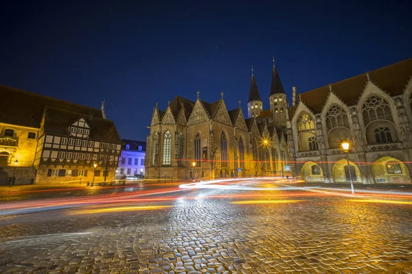 Luce serale per le strade nel vecchio Braunschweig — Foto Stock