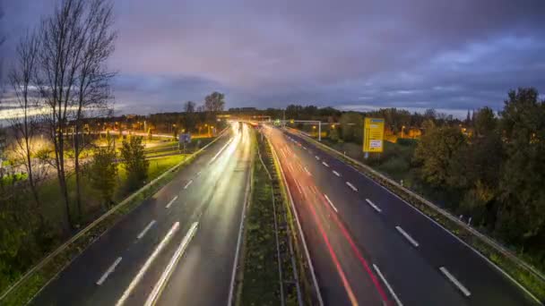 Autobahn A37 en Hannover por la noche. Cronograma . — Vídeo de stock