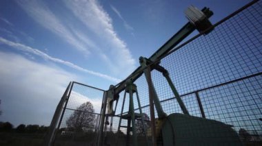 Pompa birimi Aşağı Saksonya Hannover yakınındaki petrol alanında çalışıyor