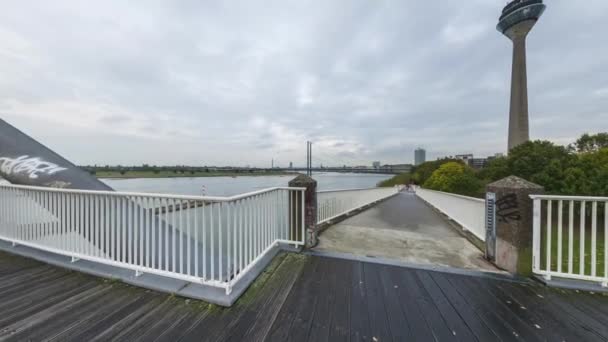 Düsseldorf au crépuscule. boucle vidéo panoramique sans couture à 360 degrés — Video