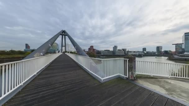 Dusseldorf in de schemering. 360 graden panoramische naadloze video loop — Stockvideo