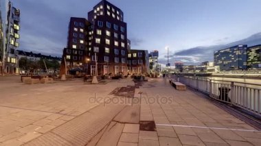 Dusseldorf alacakaranlıkta. 360 derece panoramik sorunsuz döngü