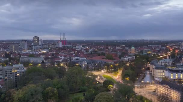 Paisaje urbano de Hannover por la noche. Cronograma . — Vídeos de Stock