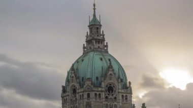 Şehrin harika manzarasına sahip kubbe New Town Hall Hannover