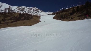 Karlı zirveleri Serfaus-Fiss-Ladis Kayak merkezinde. Avusturya