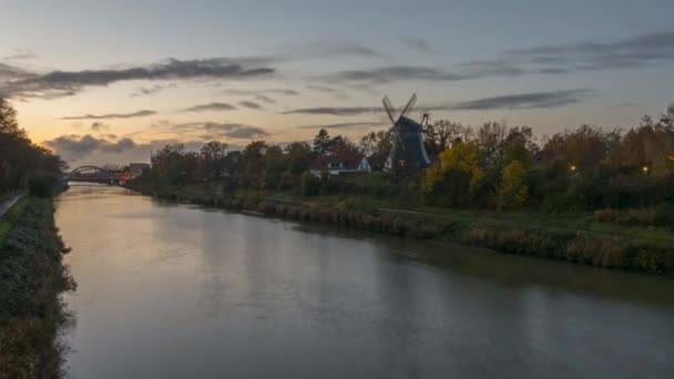 O Canal Midland em Hannover à noite . — Vídeo de Stock