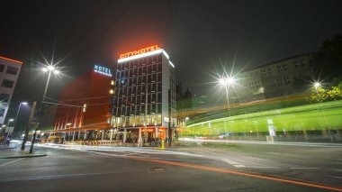 Hannover, Almanya - 24 Ekim 2016: Hannover sokak görünümü akşam