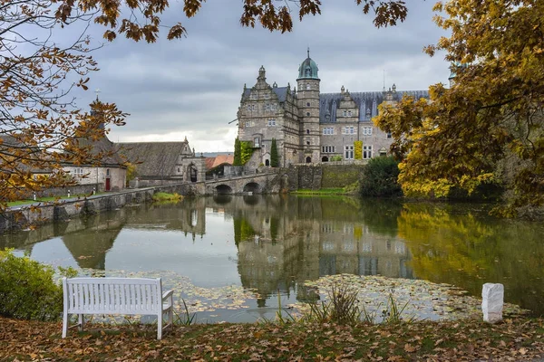 Hannover, Alemania - 21 de noviembre de 2016: antiguo castillo medieval en Alemania — Foto de Stock