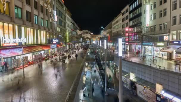 Hannover, Duitsland - 27 November 2017: Hannover street uitzicht op de herfst avond — Stockvideo