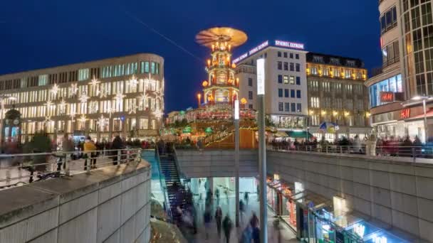 Hannover, deutschland - 04.12.2017: schöne weihnachtsbeleuchtung in hannover zur weihnachtswoche. Zeitraffer. — Stockvideo