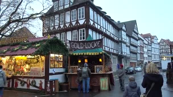 Hannover, Almanya - 01 Aralık 2017: Noel pazarı eski Hannover şehir. Aşağı Saksonya. — Stok video