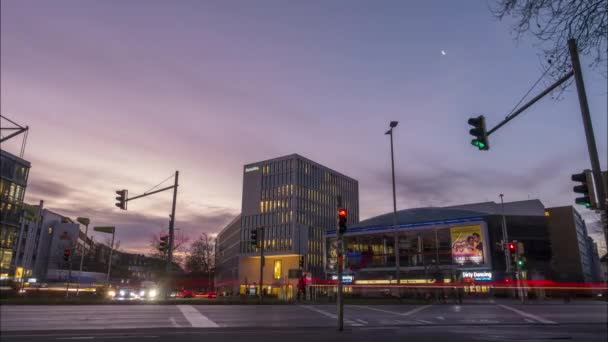 Hannover, Germania - 13 dicembre 2017: Una clip timelapse di piazza Aegi ad Hannover . — Video Stock