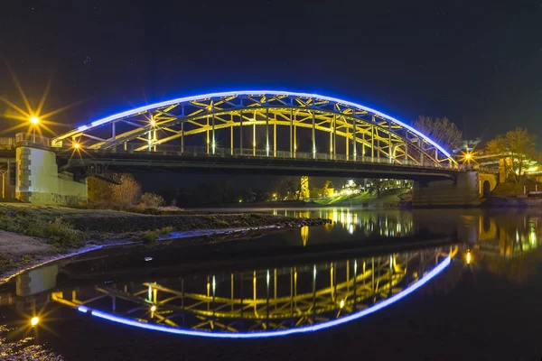 The bridge through the Weser River near the ancient city of Rinteln — Stock Photo, Image