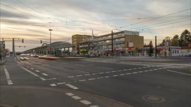 Hannover, Tyskland - 29 December 2017: hållplatsen för kollektivtrafiken i Hanover. 4 k-tidsfördröjning. — Stockvideo