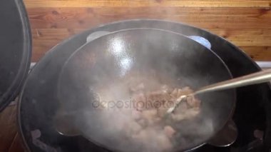 bir kazan gaz ızgara et kızartma