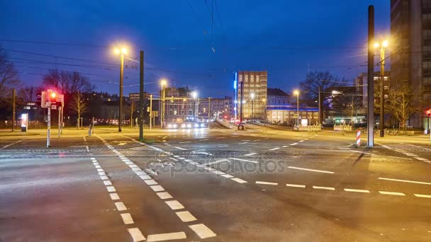 De mening van de straat van de Hannover op winteravond. Time-lapse — Stockvideo