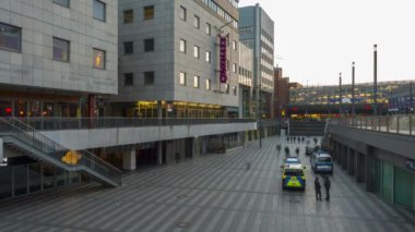 Hannover, Almanya - 30 Ocak 2018: Hannover Raschplatz bir yaya orta şehirde hemen Merkez Tren Garı parçası yer. Zaman atlamalı.