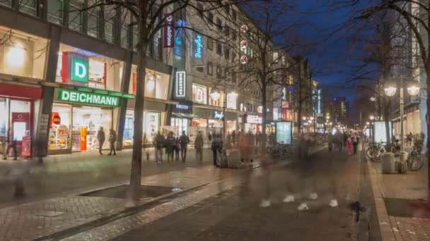 Hannover, deutschland - 31. januar 2018: die georgstraße in hannover ist die Einkaufsmeile mitten in der niedersächsischen hauptstadt. Zeitraffer. — Stockvideo