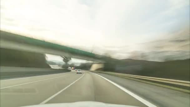 Idő telik el a vezetés a leghosszabb német autópálya a7-az oldalon Fulda és Kassel között. — Stock videók