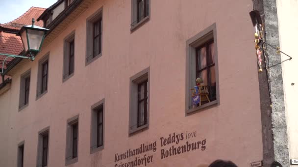 Rothenburg оф дер Таубер, Німеччина - 31 березня 2018: перегляд вулиць Rothenburg оф дер Таубер, добре збереглися середньовічні Старого міста в середня Франконія в Баварії на популярна романтична дорога через південний — стокове відео