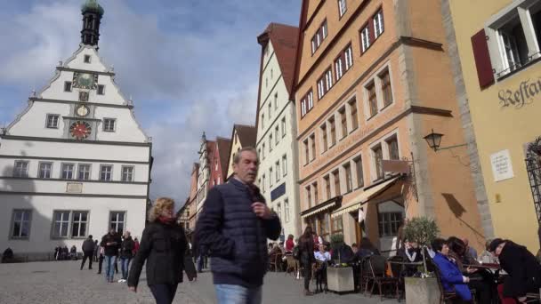 Rothenburg оф дер Таубер, Німеччина - 31 березня 2018: перегляд вулиць Rothenburg оф дер Таубер, добре збереглися середньовічні Старого міста в середня Франконія в Баварії на популярна романтична дорога через південний — стокове відео