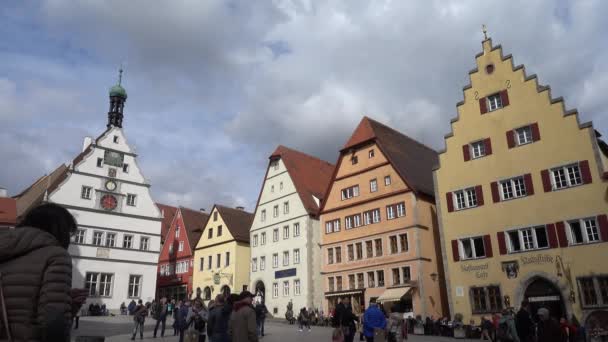 Rothenburg оф дер Таубер, Німеччина - 31 березня 2018: перегляд вулиць Rothenburg оф дер Таубер, добре збереглися середньовічні Старого міста в середня Франконія в Баварії на популярна романтична дорога через південний — стокове відео