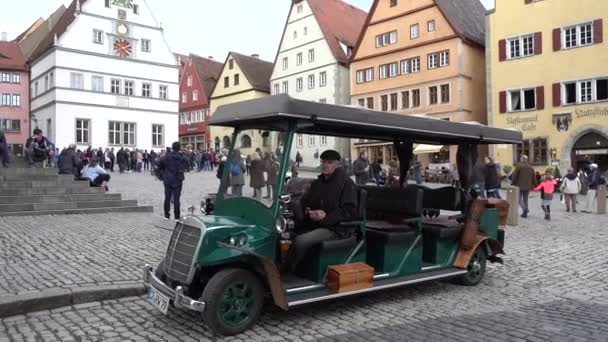 Rothenburg оф дер Таубер, Німеччина - 31 березня 2018: перегляд вулиць Rothenburg оф дер Таубер, добре збереглися середньовічні Старого міста в середня Франконія в Баварії на популярна романтична дорога через південний — стокове відео