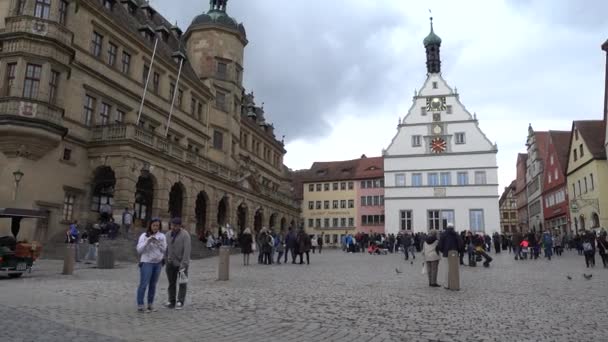 Rothenburg оф дер Таубер, Німеччина - 31 березня 2018: перегляд вулиць Rothenburg оф дер Таубер, добре збереглися середньовічні Старого міста в середня Франконія в Баварії на популярна романтична дорога через південний — стокове відео