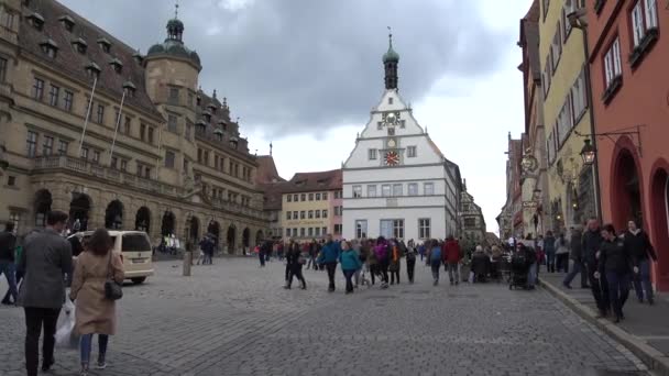 罗腾堡陶伯, 德国-2018年3月31日: 罗腾堡的街道看法陶伯, 一个保存完好的中世纪老镇在中间 Franconia 在巴伐利亚在普遍的浪漫路通过南部 — 图库视频影像