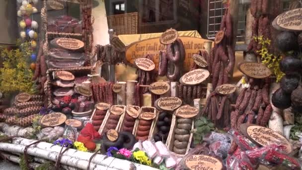 Rothenburg ob der Tauber, Allemagne - 31 mars 2018 : Vue sur la rue de Rothenburg ob der Tauber, une vieille ville médiévale bien préservée en Franconie centrale en Bavière sur la populaire route romantique à travers le sud — Video