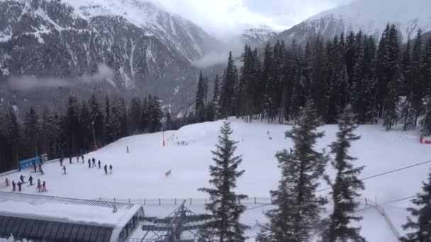 Soelden, Austria - March 30, 2018: View of a popular ski resort Soelden in Austria — Stock Video