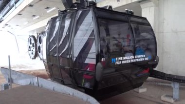 Soelden, Avusturya - 30 Mart 2018: Popüler kayak merkezi Avusturya'da Soelden görünümünü