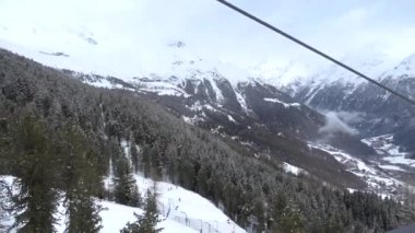 Soelden, Avusturya - 30 Mart 2018: Popüler kayak merkezi Avusturya'da Soelden görünümünü
