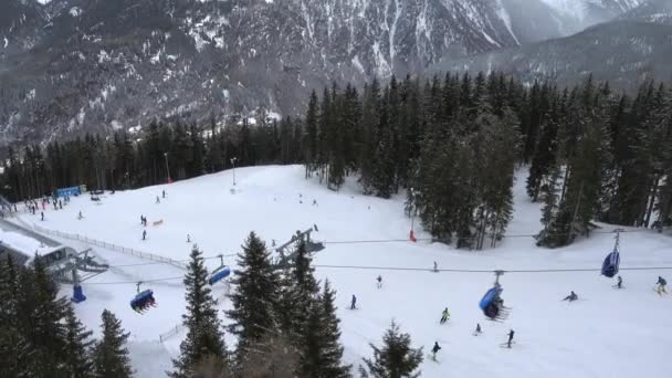 Soelden, Oostenrijk - 30 maart 2018: Weergave van een populair Skigebied Sölden in Oostenrijk — Stockvideo