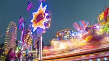 Hannover, Almanya - 18 Nisan 2018: Bahar partisi Hannover Hannover'da genel bir festivaldir. Zaman atlamalı.