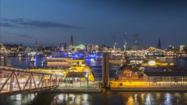 Hamburg, Almanya - 12 Mayıs 2018: 829th Hamburg liman yıldönümü her zaman dolu eğlenceli aktiviteler ve Etkinlikler.