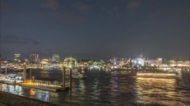 Hamburg, Almanya - 12 Mayıs 2018: 829th Hamburg liman yıldönümü her zaman dolu eğlenceli aktiviteler ve Etkinlikler.