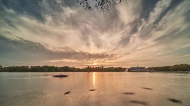 Hanover 'da sonbahar akşamında maschsee.