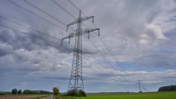 ドイツ、ニーダーザクセン州の高圧送電線 — ストック動画