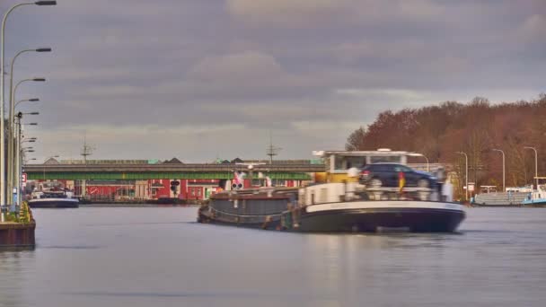 Canal de bloqueio Hindenburgschleuse no Canal Midland um grande canal no centro da Alemanha . — Vídeo de Stock