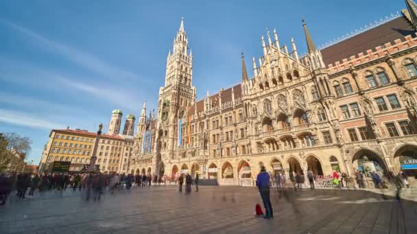 Peatonal en la plaza central Marienplatz en Munich, Alemania. Caducidad . — Vídeo de stock