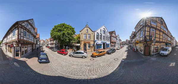 Celle, Německo - 1. června 2009: 360 stupňový panoramatický pohled na historické zpola roubené domy ve starém městě Celle, Německo — Stock fotografie