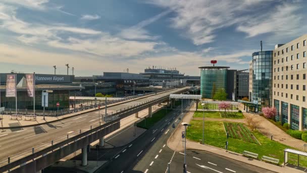 德国汉诺威- 2020年4月10日：在汉诺威机场，验尸官COVID-19检疫，绝对沉默和无效。1.时间流逝. — 图库视频影像