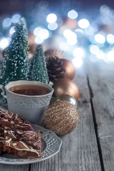Рождественское печенье и чай фон — стоковое фото