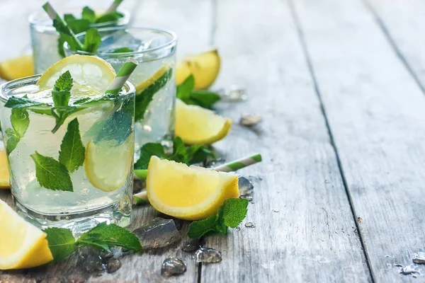 Chilled mint lemonade background — Stock Photo, Image