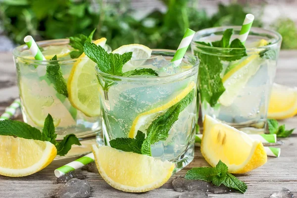 Chilled mint lemonade — Stock Photo, Image